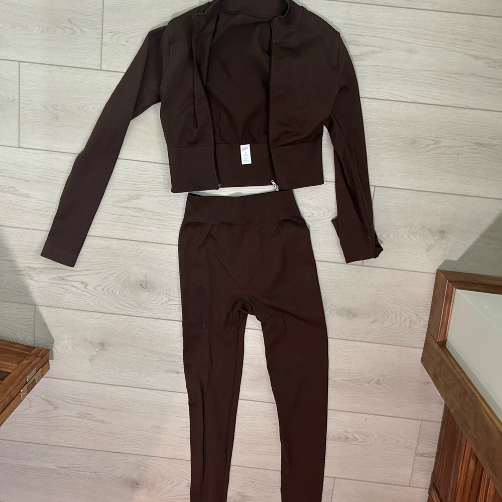 Small two piece set from feelin girl